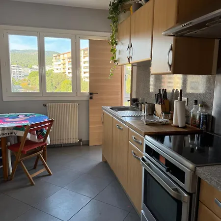 Beautiful Apartment With Free Private Parking *