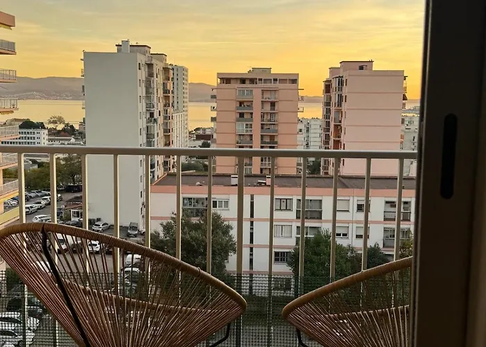 Beautiful Apartment With Free Private Parking