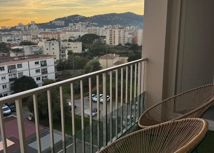 Beautiful Apartment With Free Private Parking *